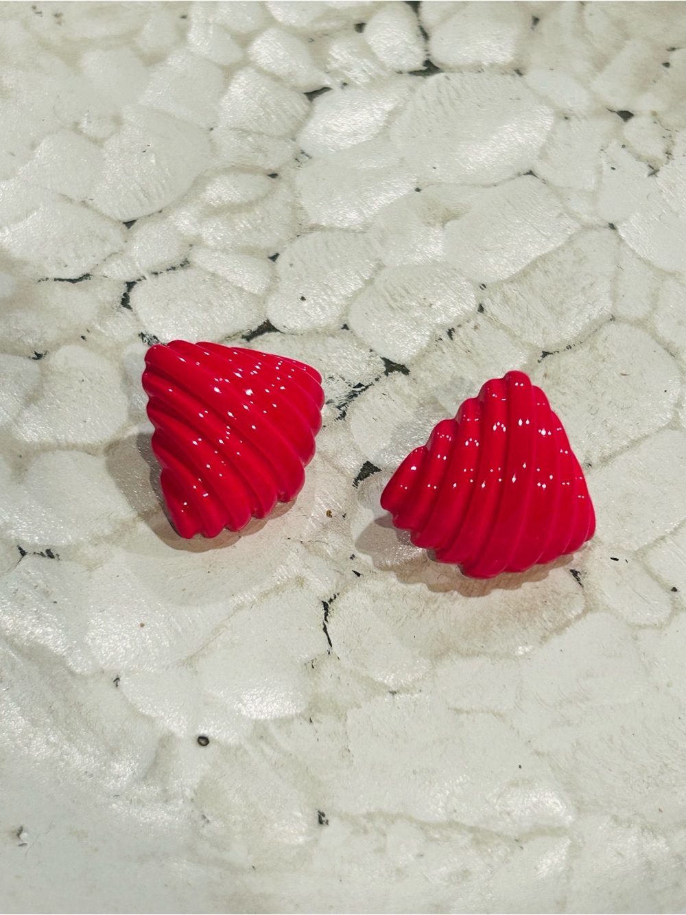 Vintage Deep Pink Ribbed Shell Pierced Earrings